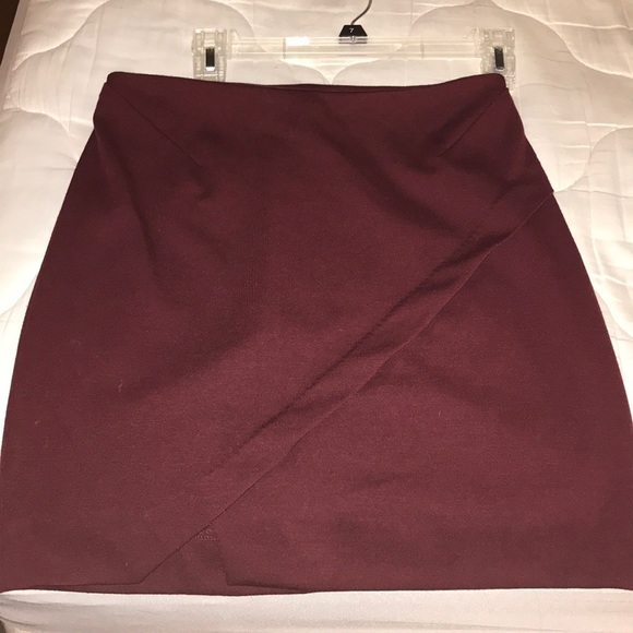 Maroon skirt - Picture 4 of 4